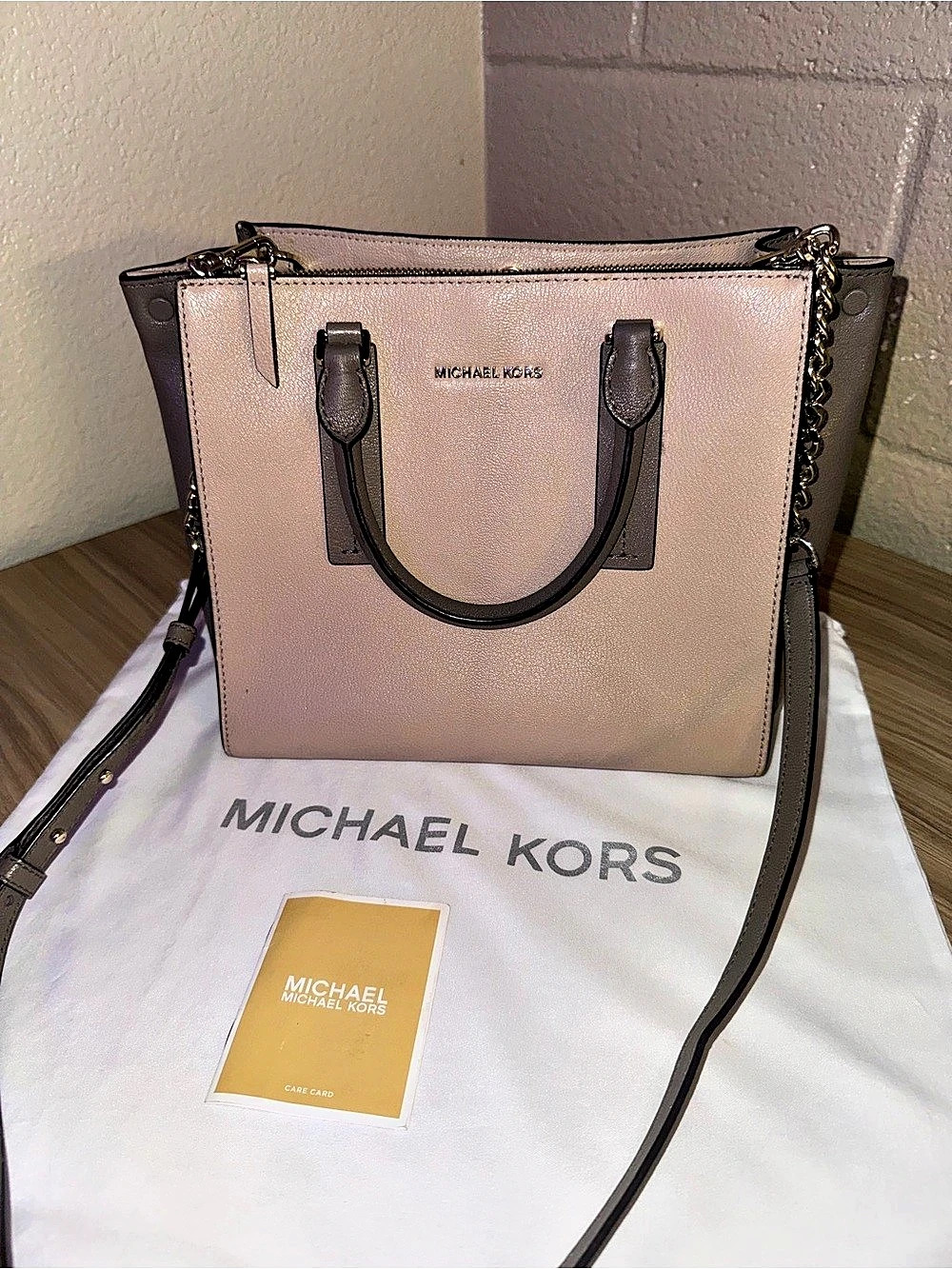 Michael Kors Mercer Gallery Medium Center Zip Tote/ Beige